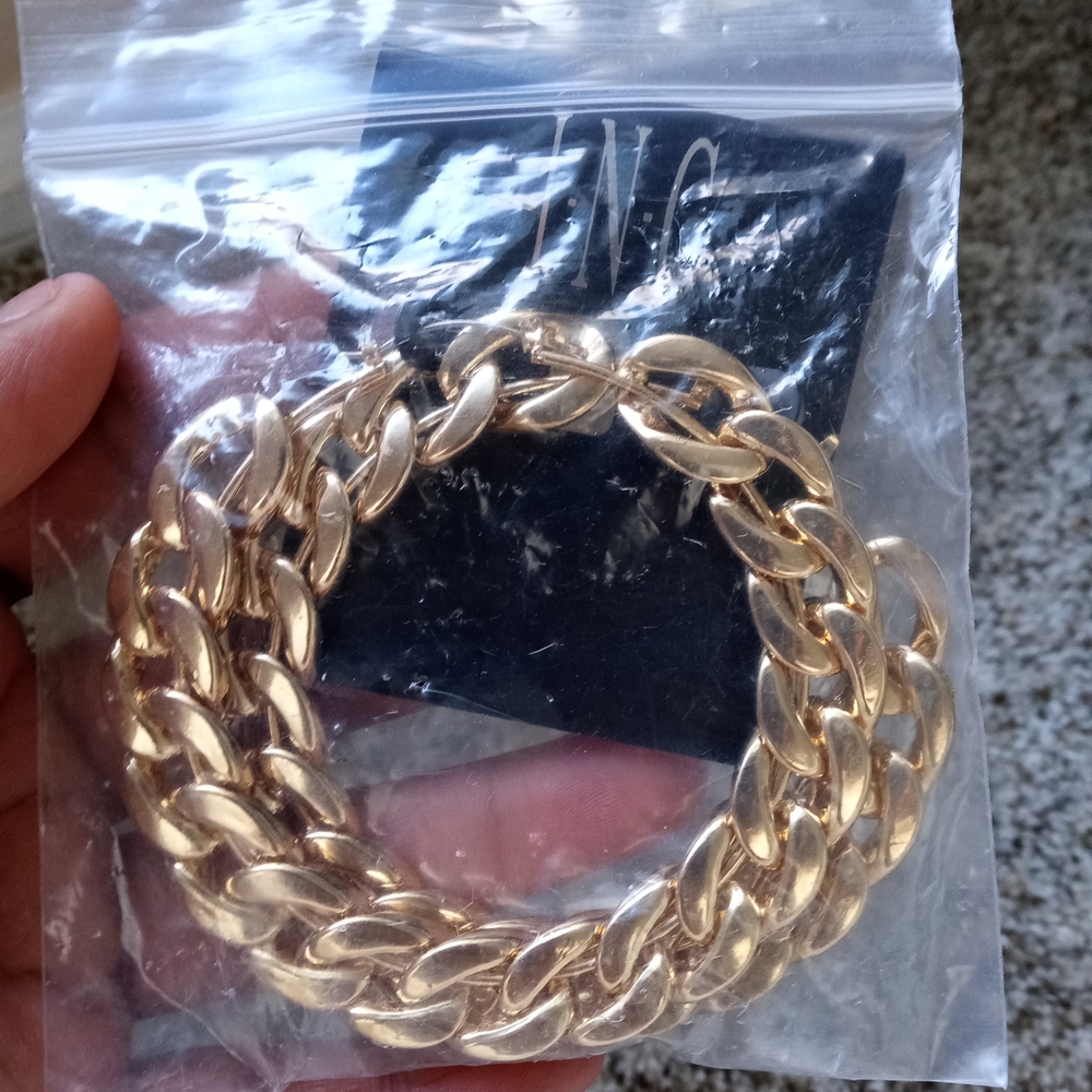 Chunky Gold Chain Bracelet - Picture 4 of 4